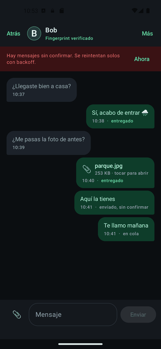 El chat después: la cabecera dice Huella verificada, sin el aviso.